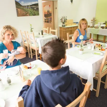 Ξενοδοχείο Emmerich 2*